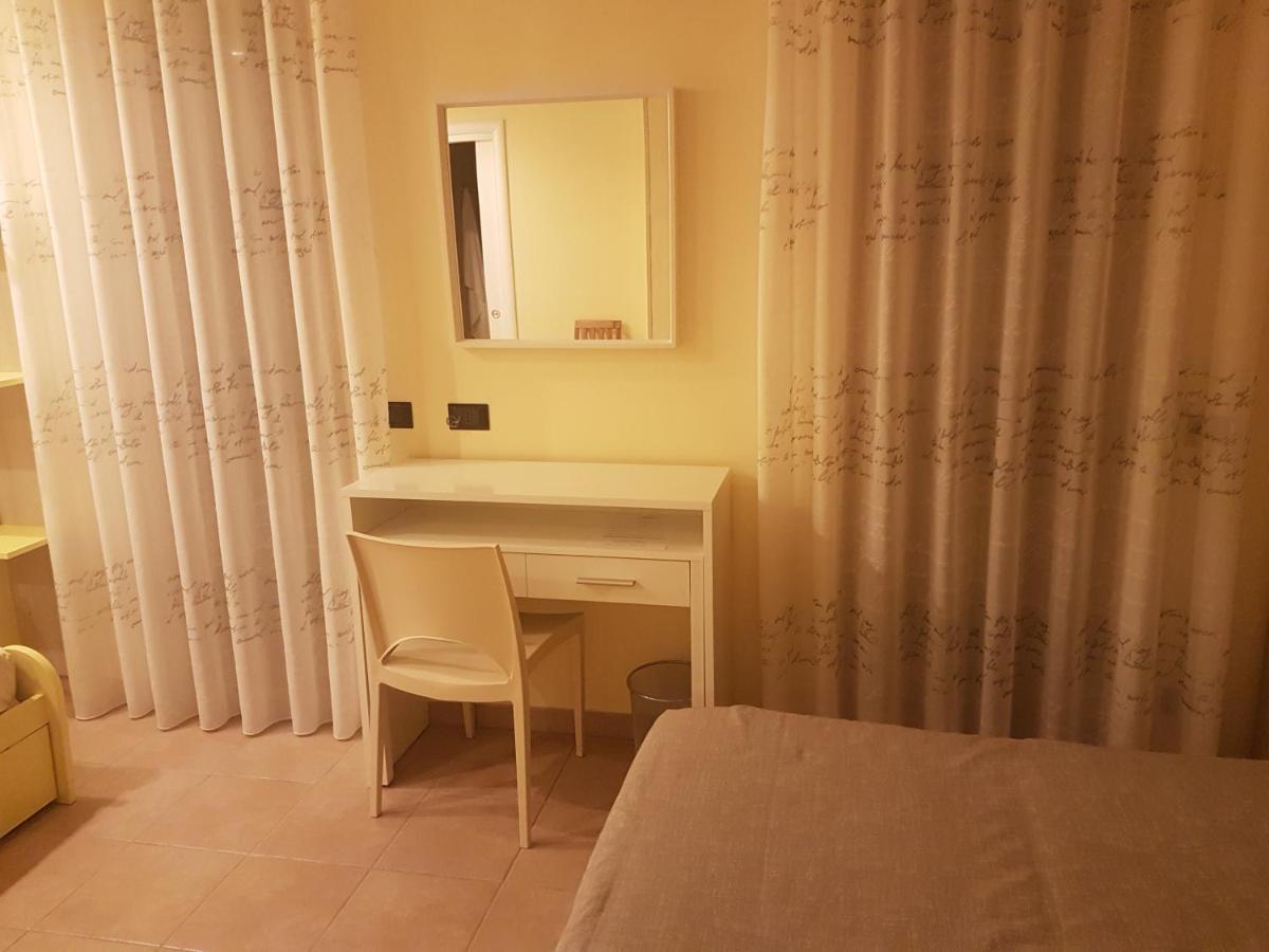 B&B Mary Grace Rossano Stazione Buitenkant foto