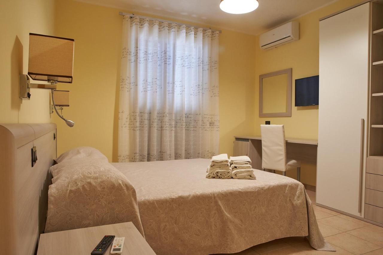 B&B Mary Grace Rossano Stazione Buitenkant foto